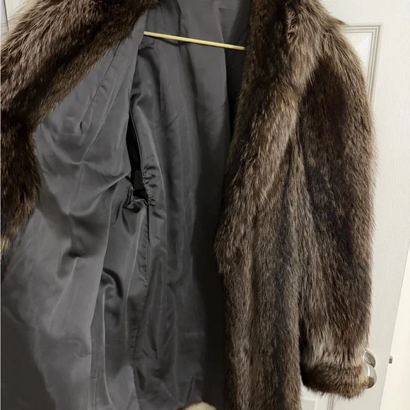 Luxurious Brown Fur Coat - 100% Raccoon Fur - Picture 4 of 15